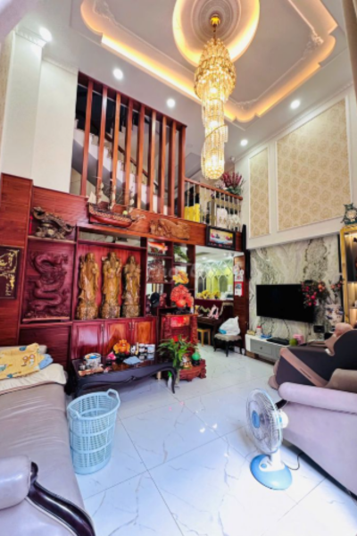 Bán nhà phố cao cấp có thang máy tại đường Lê Văn Chí, phường Linh Trung, TP Thủ Đức